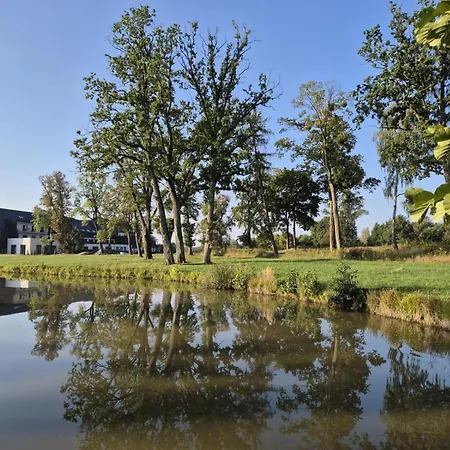 شقة فندقية Natural Hotel-ostroda-basen, Na Iii Kondygnacji-pokoje Wellness Z Saunami 3*